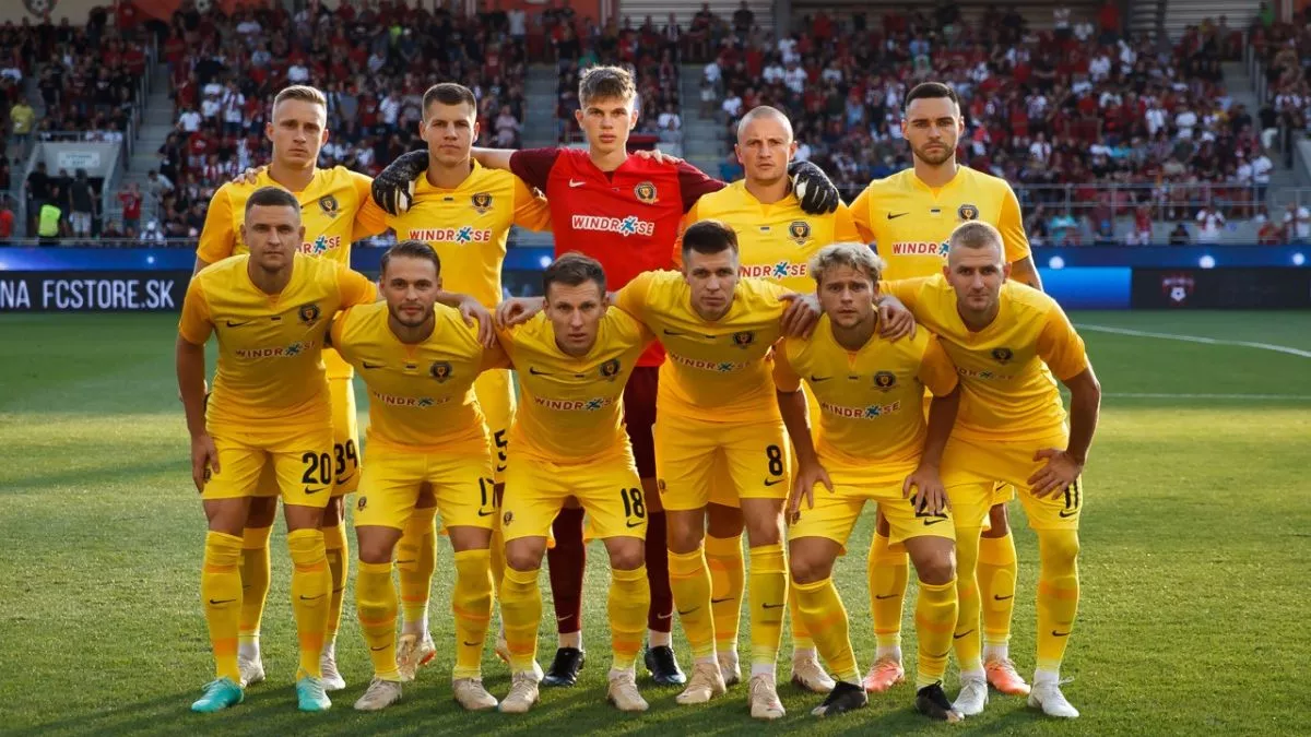 Дніпро-1 винен гравцям зарплату за три місяці: Сарапій та Гуцуляк повідомили деталі