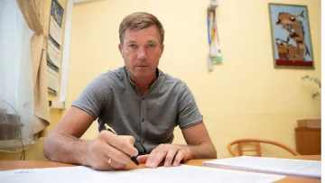 Дніпро-1 офіційно представив нового головного тренера: команду очолив відомий спеціаліст