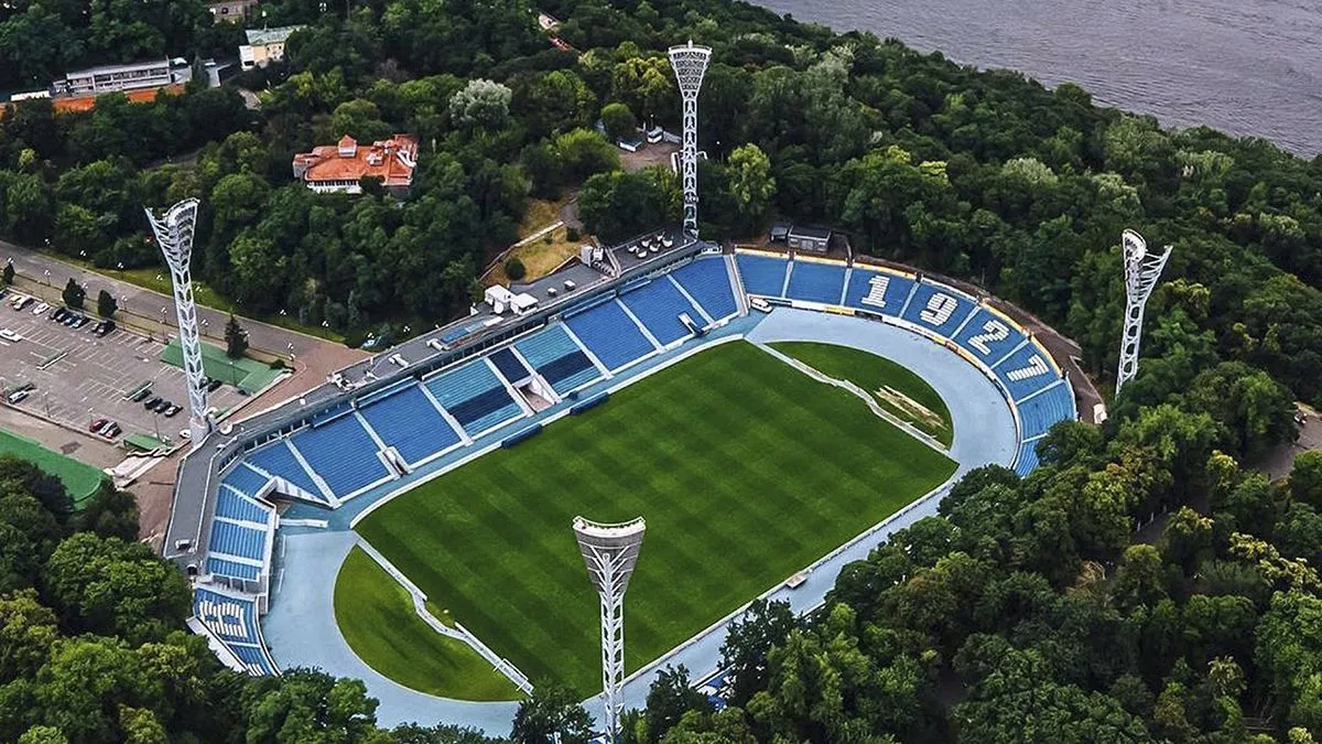 Стадіон «Динамо» постраждав внаслідок ракетного обстрілу: фото арени за декілька годин до матчу з Кудрівкою