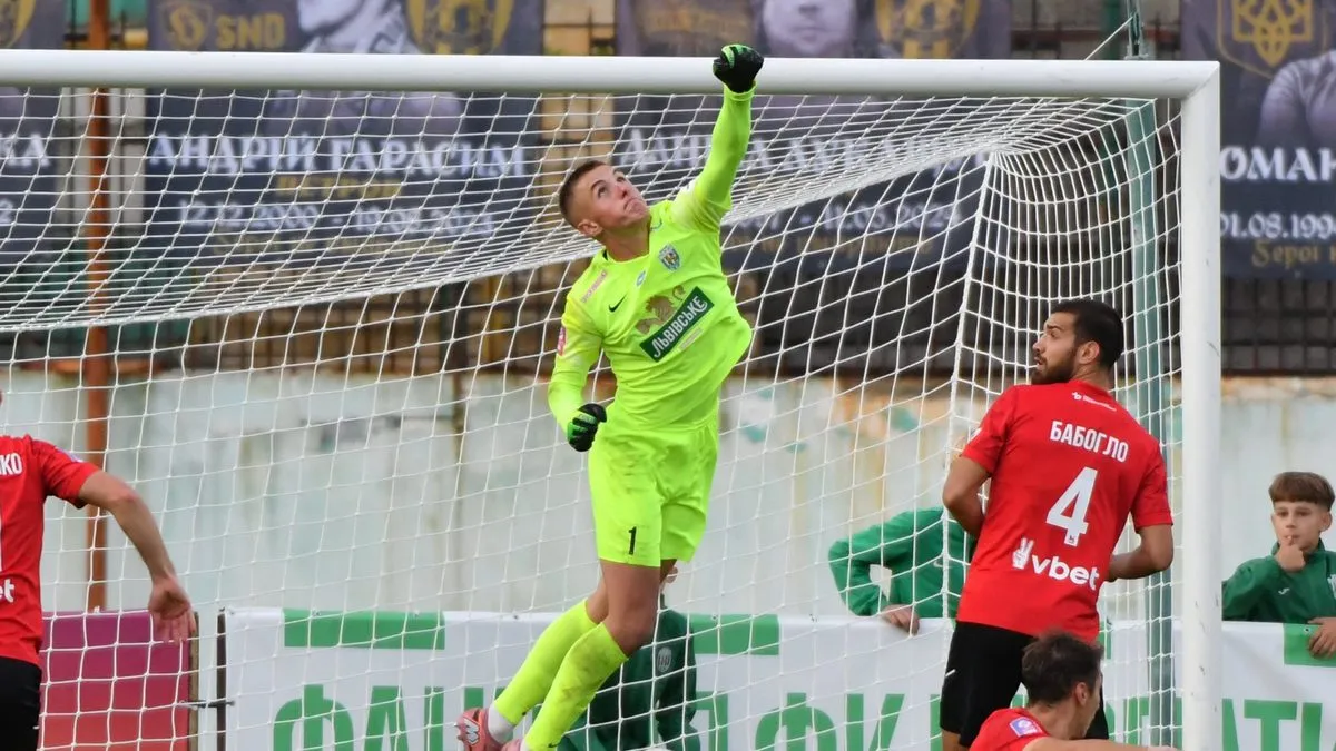 Воротар львівських Карпат потрапив у рейтинг найкращих молодих голкіперів року: він обійшов у списку росіянина