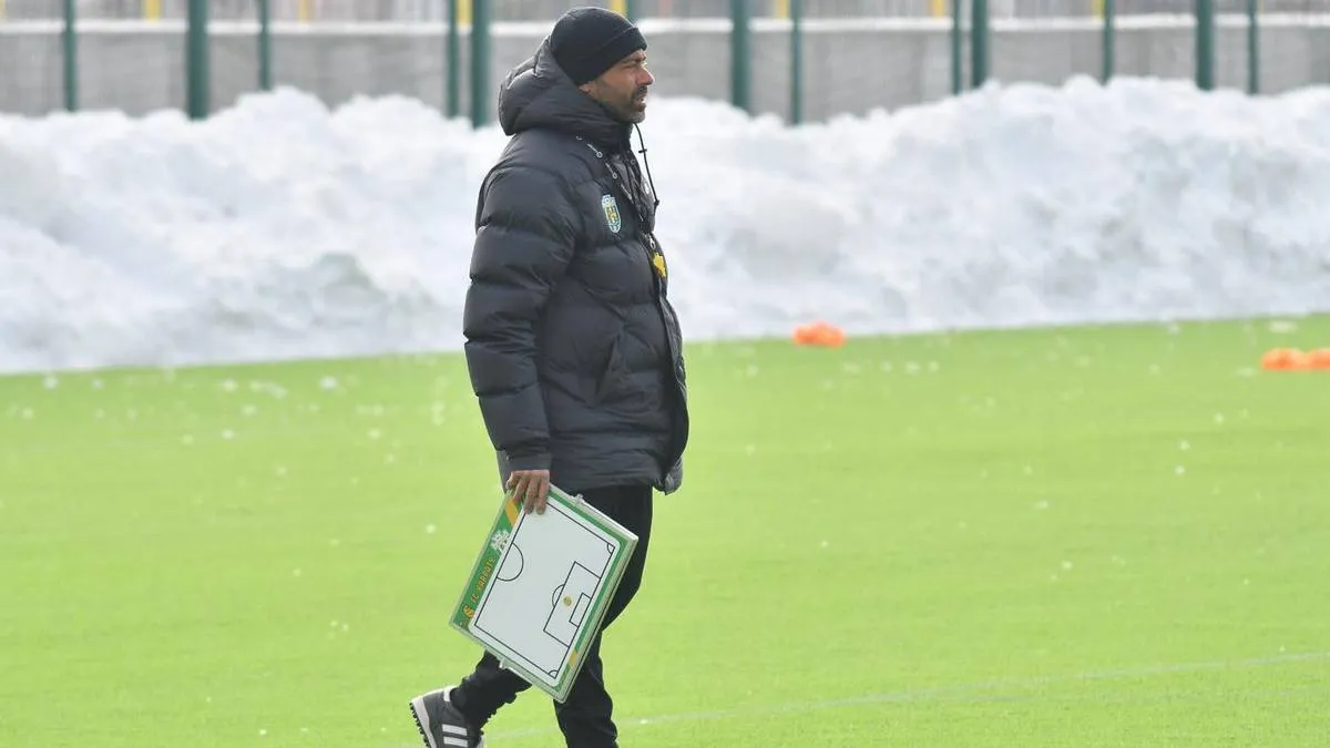 «Я сам був у цій шкурі»: Дулуб оцінив дебют Фернандеса у Карпатах, що завершився погромом від Шахтаря