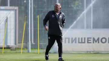 «Люди, які з ним їздили, з розуму сходили»: як Костишин ганяв наввипередки з літаком з Дніпра до Києва