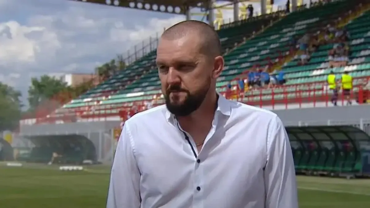 «Погоджуюсь з тренером»: футболіст Кудрівки розповів, чи тренується президент клубу разом із футболістами