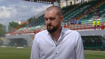 «Погоджуюсь з тренером»: футболіст Кудрівки розповів, чи тренується президент клубу разом із футболістами