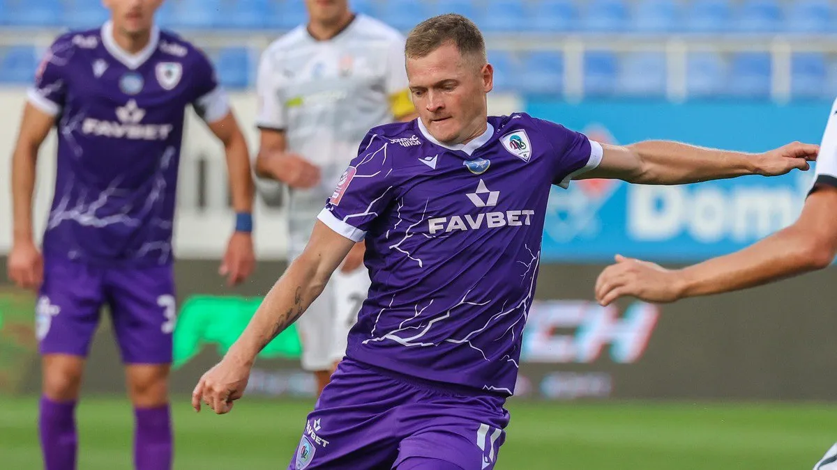 Універсал ЛНЗ Пасіч став рекордсменом: скільки провів на полі в УПЛ невтомний боєць Пономарьова