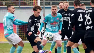 Три голи та вилучення лише у першому таймі: Полісся та СК Полтава видали яскравий матч у 23-му турі УПЛ