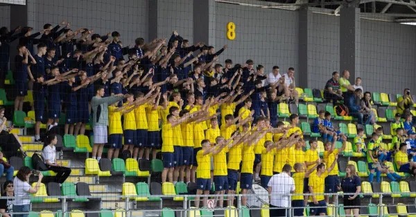 Що роблять фанати у міжсезоння?