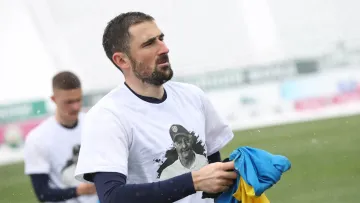 «Він спочатку штовхав, а потім плюнув у мене»: Калюжний розповів про провокації з боку гравців Карпат 