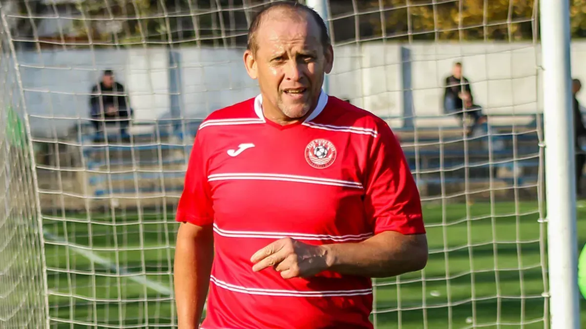 В Україні грає найстарший професійний футболіст у світі: скільки йому років і коли ветеран встановив рекорд