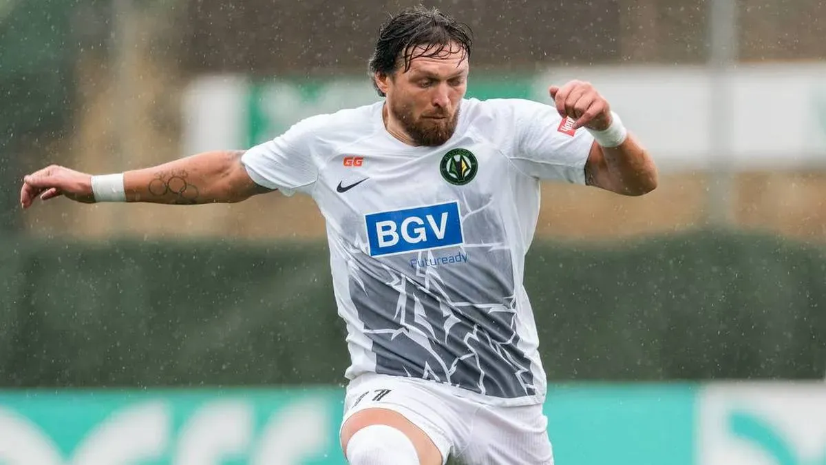 Усик зіграв за Полісся і сфотографувався з легендою футболу: боксер вразив світлиною з зірковим німцем