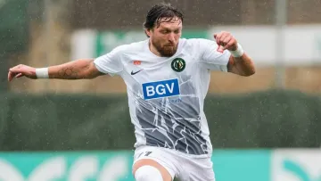 Усик зіграв за Полісся і сфотографувався з легендою футболу: боксер вразив світлиною з зірковим німцем