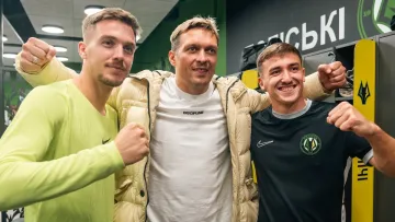 Усик не стримав емоцій після перемоги Полісся над Динамо: боксер показав фото зі святкування