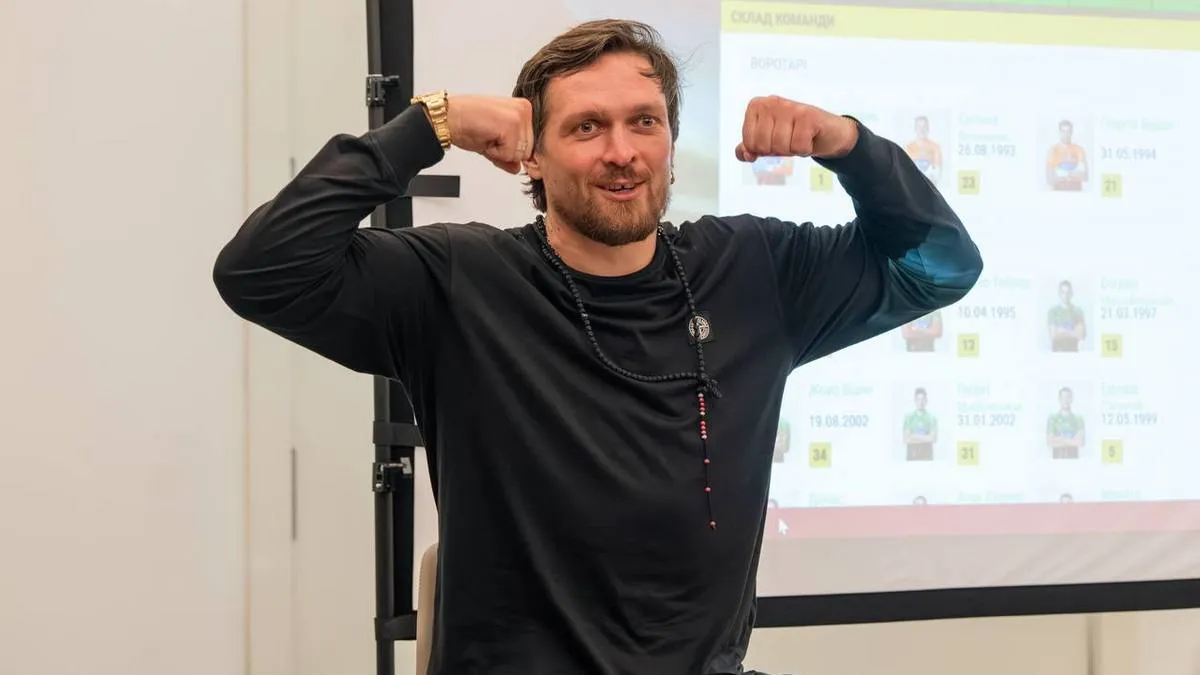 Усик завітав до табору Полісся: що чемпіон WBA, WBC та IBF сказав команді Ротаня перед рестартом УПЛ