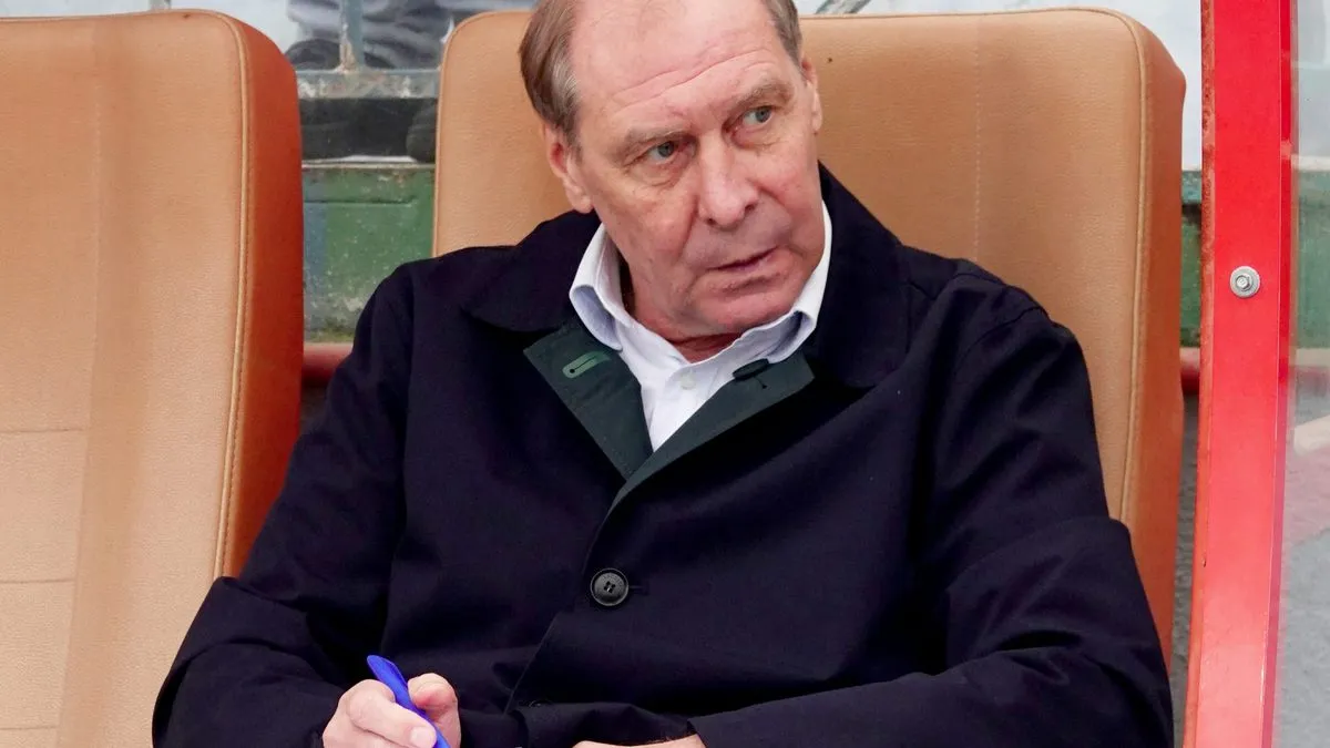 «Командою взагалі не керує»: названо головного тренера клубу УПЛ, який насправді є «весільним генералом»