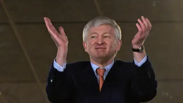 Туран і Ахметов вперше особисто зустрілися: відео теплих обіймів президента і головного тренера Шахтаря